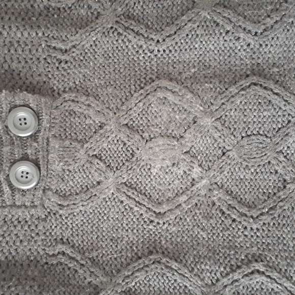 Women's Sweater - Picture 5 of 9